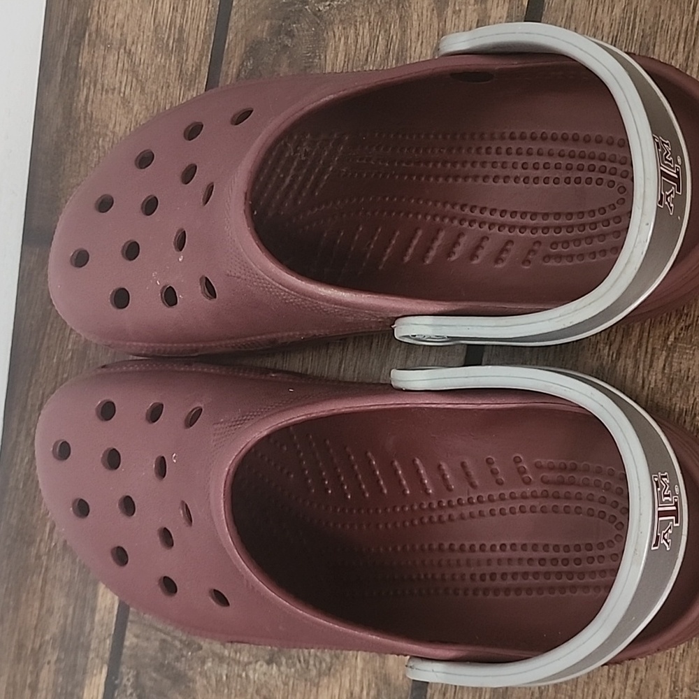 Texas A&M Aggie Maroon Silver Crocs Size XL Men 10-11 Women 12-14 - Picture 4 of 8
